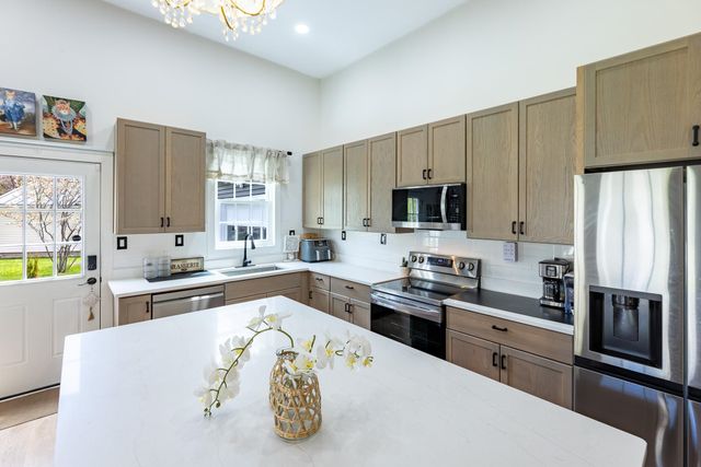 12 Dresden Road, Hanover, NH 03755