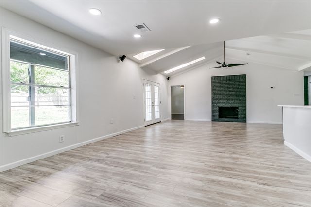 933 Charleston Court, Bedford, TX 76022