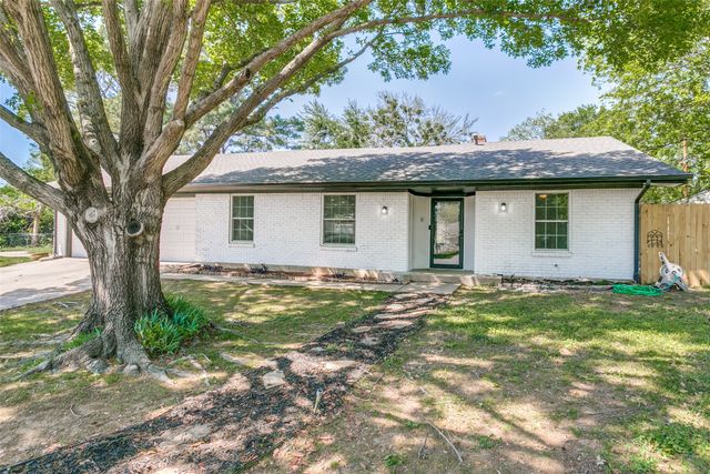 933 Charleston Court, Bedford, TX 76022