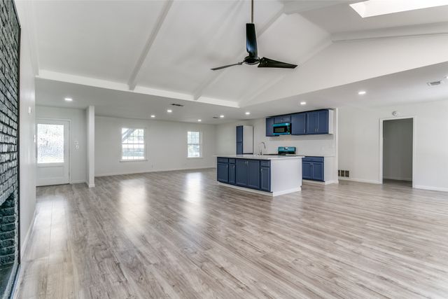 933 Charleston Court, Bedford, TX 76022