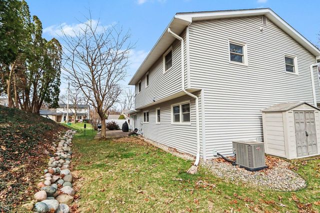 1207 Hampton Oaks Drive, Portage, MI 49024