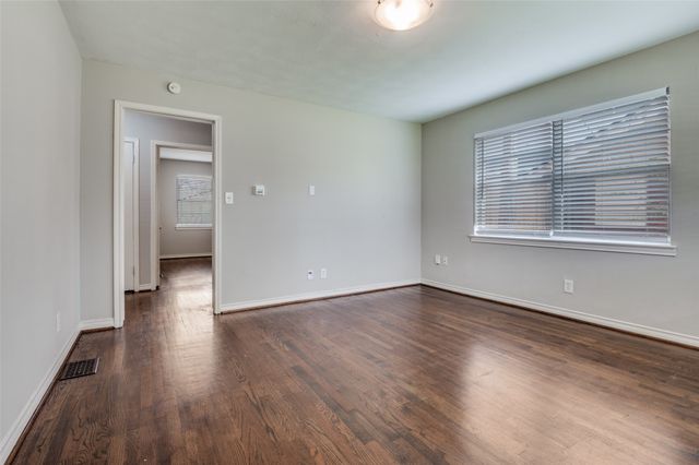 1315 Kings Highway, Dallas, TX 75208