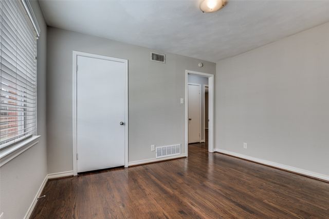 1315 Kings Highway, Dallas, TX 75208