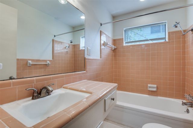 1315 Kings Highway, Dallas, TX 75208