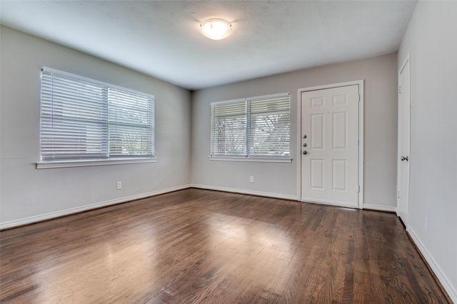 1315 Kings Highway, Dallas, TX 75208