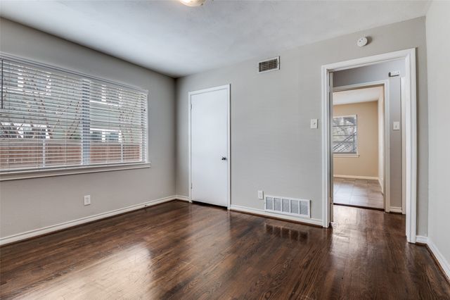 1315 Kings Highway, Dallas, TX 75208