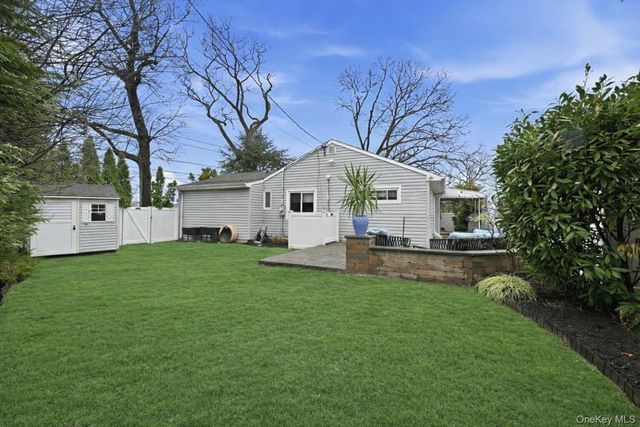 1261 Meadowbrook Road, Merrick, NY 11566