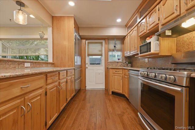 1261 Meadowbrook Road, Merrick, NY 11566