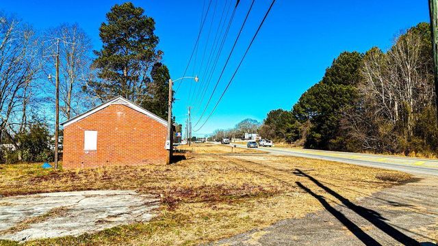 1013 Veterans Parkway, Barnesville, GA 30204