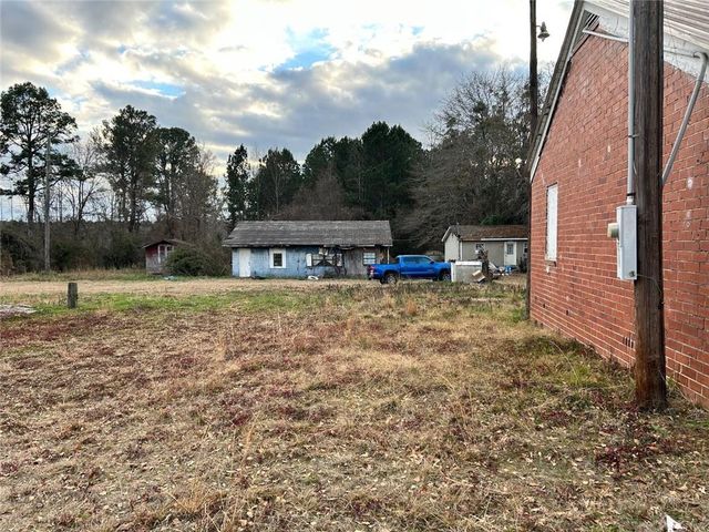 1013 Veterans Parkway, Barnesville, GA 30204