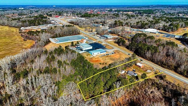 1013 Veterans Parkway, Barnesville, GA 30204