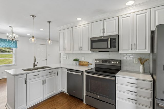 103 Oak Dr, Columbia, TN 38401
