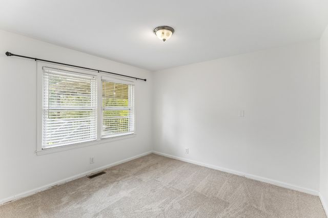 103 Oak Dr, Columbia, TN 38401