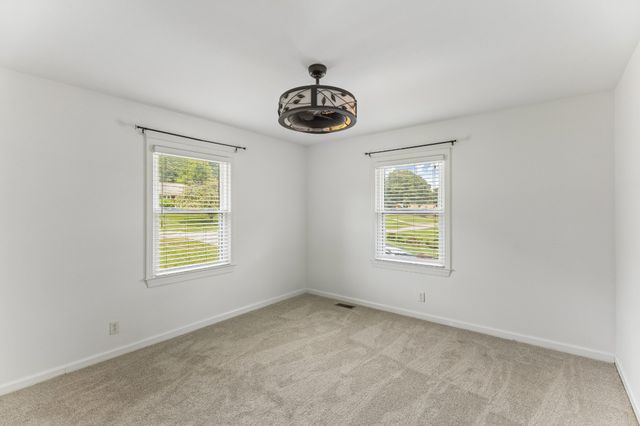 103 Oak Dr, Columbia, TN 38401