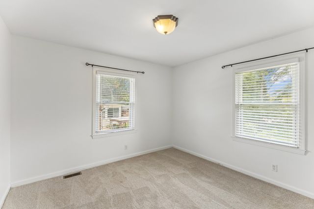 103 Oak Dr, Columbia, TN 38401