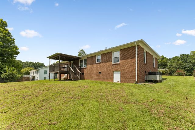 103 Oak Dr, Columbia, TN 38401