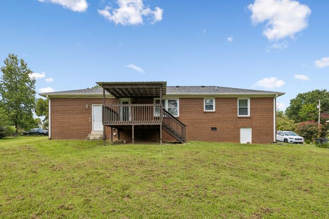 103 Oak Dr, Columbia, TN 38401