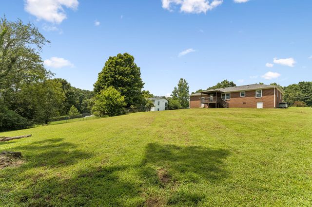 103 Oak Dr, Columbia, TN 38401