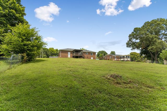 103 Oak Dr, Columbia, TN 38401
