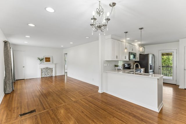103 Oak Dr, Columbia, TN 38401