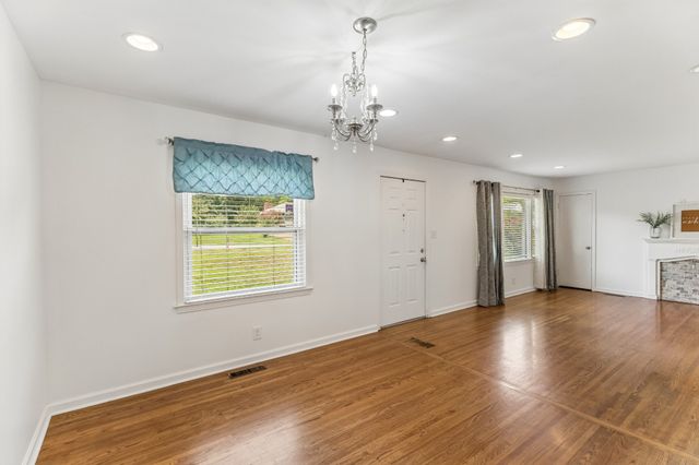 103 Oak Dr, Columbia, TN 38401