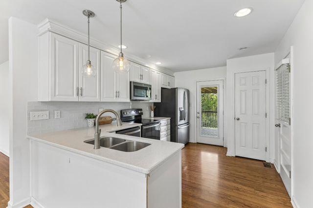 103 Oak Dr, Columbia, TN 38401