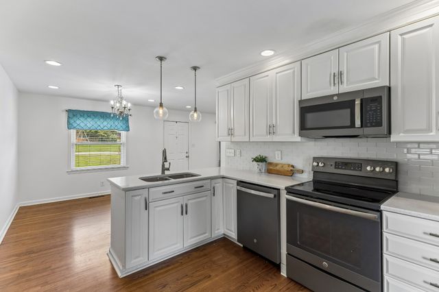 103 Oak Dr, Columbia, TN 38401