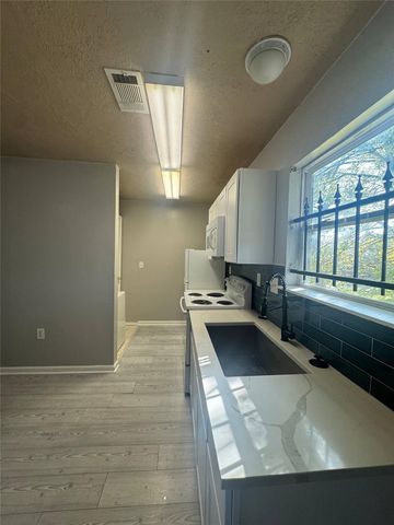 3020 Jewel Street B, Houston, TX 77026