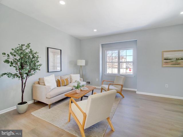 1 KENT CT, Trenton, NJ 08648