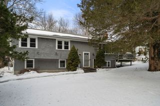 8 Blair Dr, Kingston, MA 02364