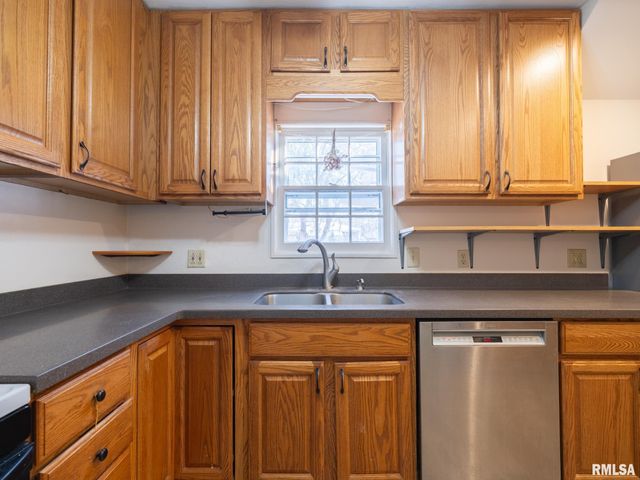 1704 E TERRACE VIEW Lane, Peoria Heights, IL 61616