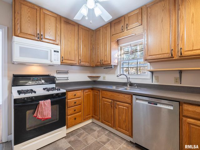 1704 E TERRACE VIEW Lane, Peoria Heights, IL 61616