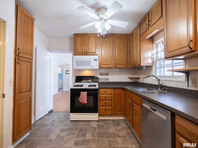 1704 E TERRACE VIEW Lane, Peoria Heights, IL 61616