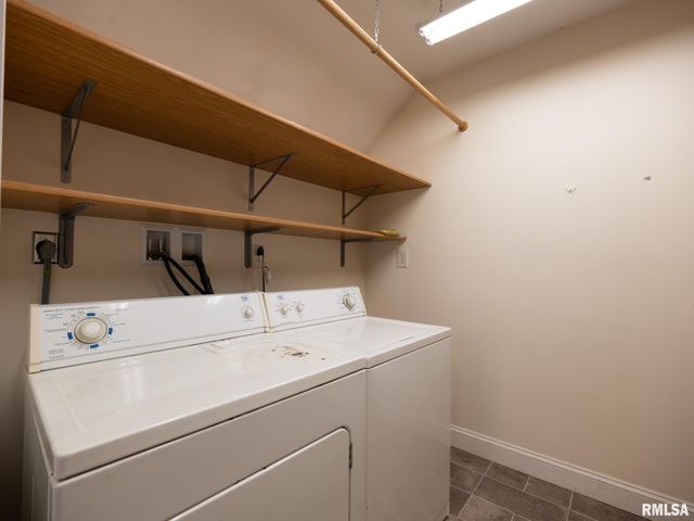 1704 E TERRACE VIEW Lane, Peoria Heights, IL 61616