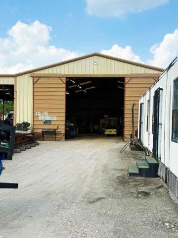 1215 Avenue H, Rosenberg, TX 77471