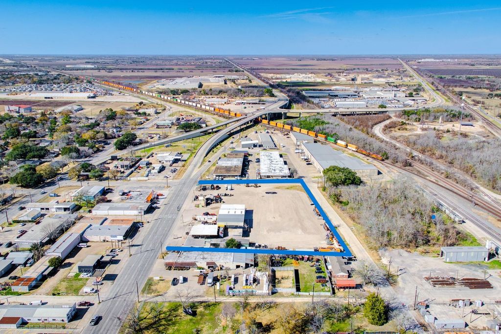1215 Avenue H, Rosenberg, TX 77471