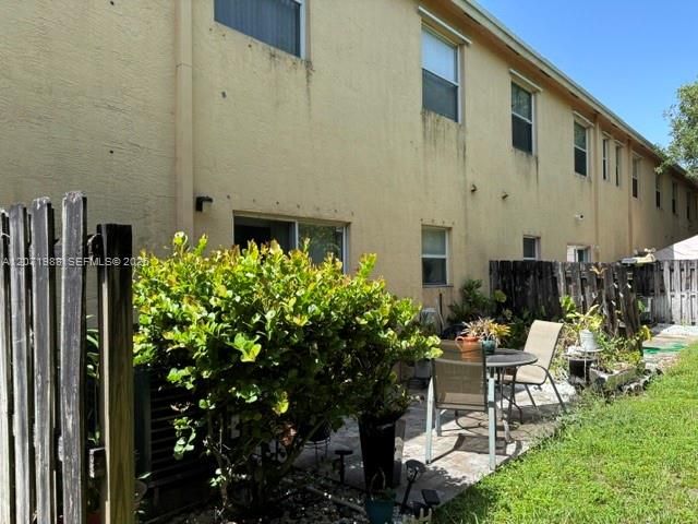 7469 Tam Oshanter Boulevard, North Lauderdale, FL 33068