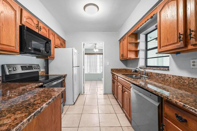 105 NE 2nd Place, Dania Beach, FL 33004