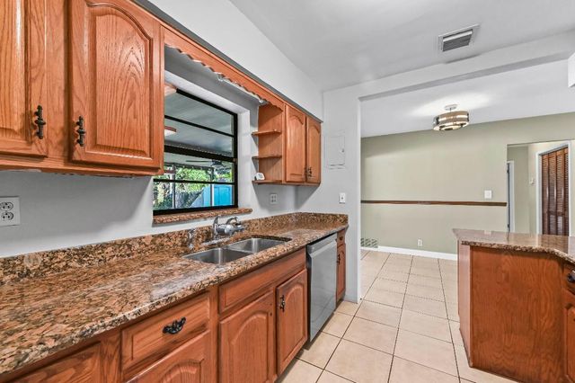 105 NE 2nd Place, Dania Beach, FL 33004