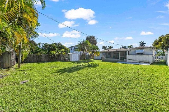 105 NE 2nd Place, Dania Beach, FL 33004