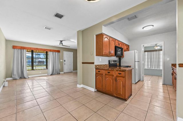 105 NE 2nd Place, Dania Beach, FL 33004