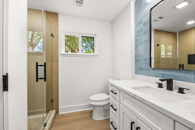 1011 Festival Drive, Houston, TX 77062