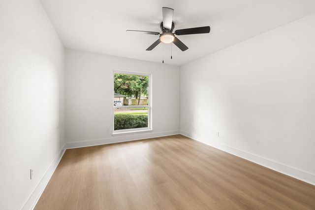 1011 Festival Drive, Houston, TX 77062