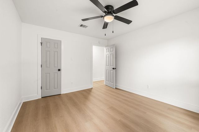 1011 Festival Drive, Houston, TX 77062