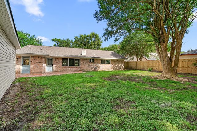 1011 Festival Drive, Houston, TX 77062