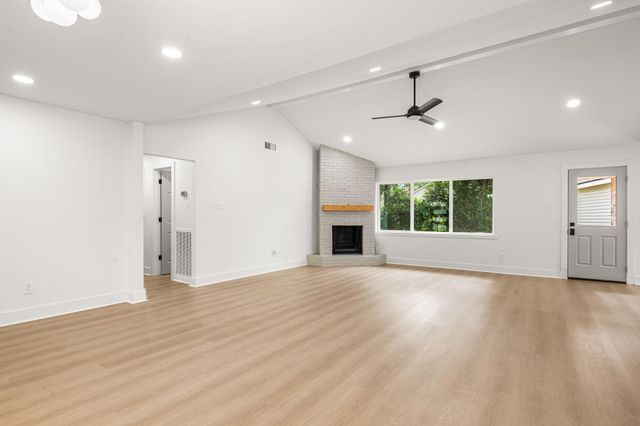1011 Festival Drive, Houston, TX 77062