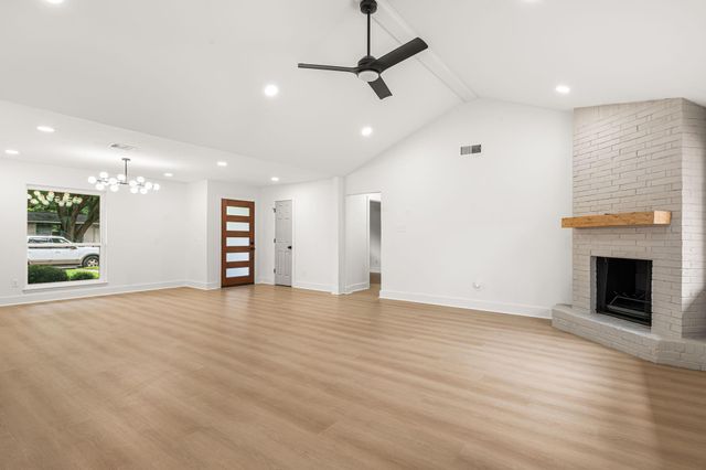 1011 Festival Drive, Houston, TX 77062