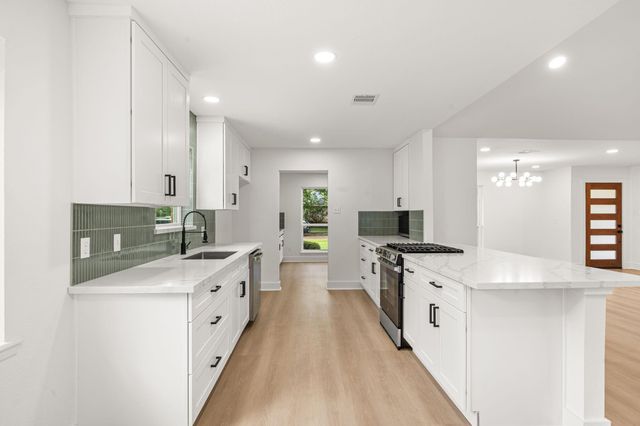 1011 Festival Drive, Houston, TX 77062
