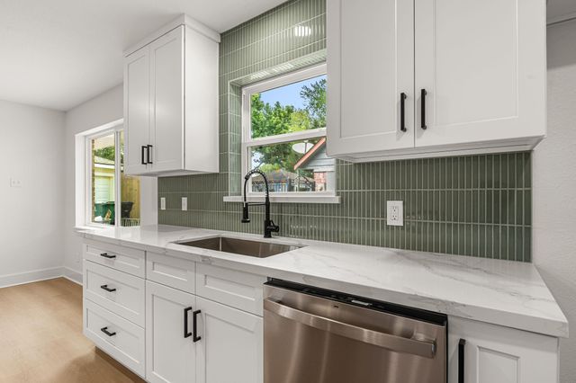 1011 Festival Drive, Houston, TX 77062
