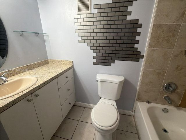 1796 NW 55th Ave 103, Lauderhill, FL 33313